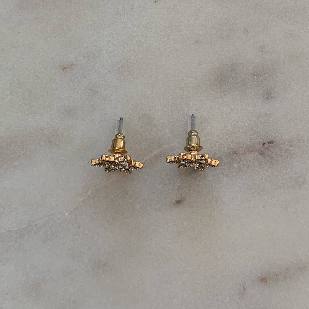 ✨NWOT✨ Snowflake Stud Earrings❄️ - Picture 3 of 3